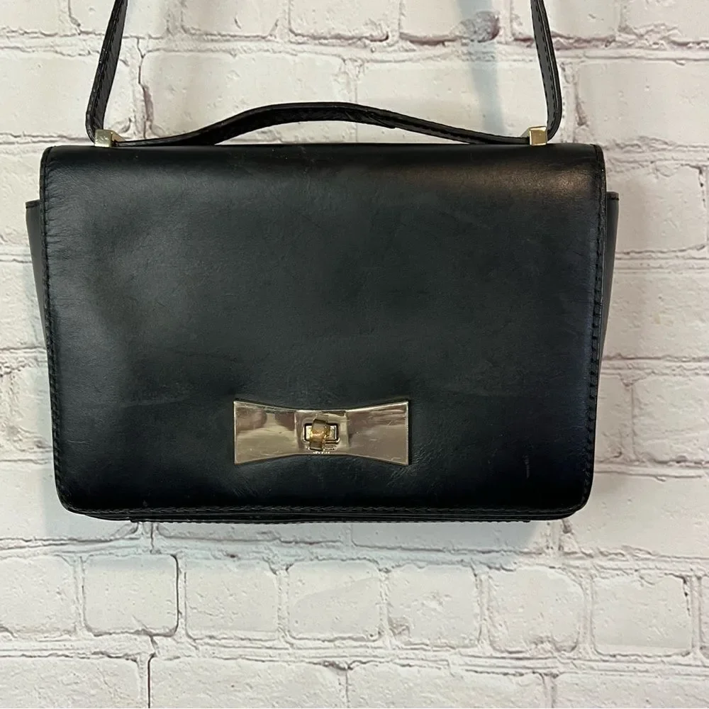 Kate spade shoulder bag, smooth leather. Black with gold colored hard wear